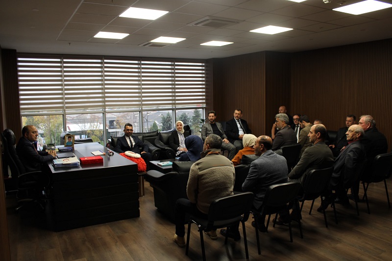 Ak Parti Ergene İlçe Başkanlığına seçilen Himmet Özcan ve yönetim kurulu üyeleri Kaymakamımız Kadir Duman'ı ziyaret etti
